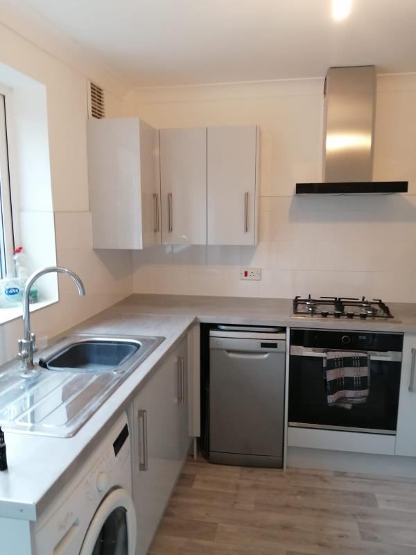 Room Felbridge Avenue in Crawley