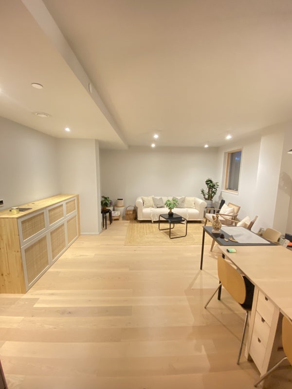 Room Knollys Road in Greater London