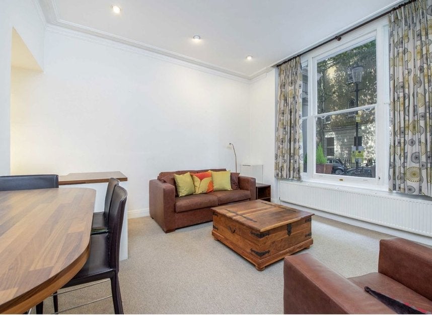 Flat Linden Gardens in Greater London