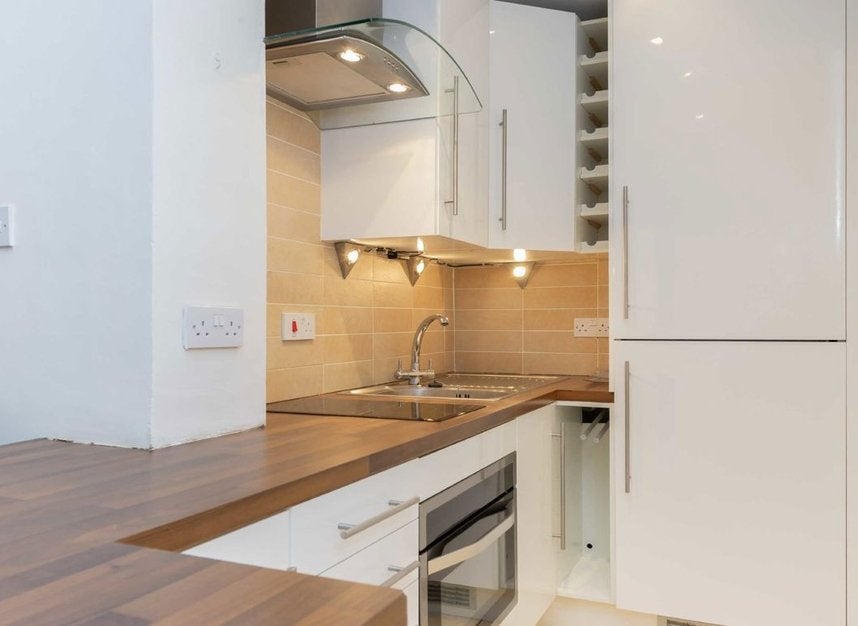 Flat Linden Gardens in Greater London