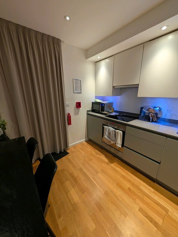 Room Champions Walk in Greater London