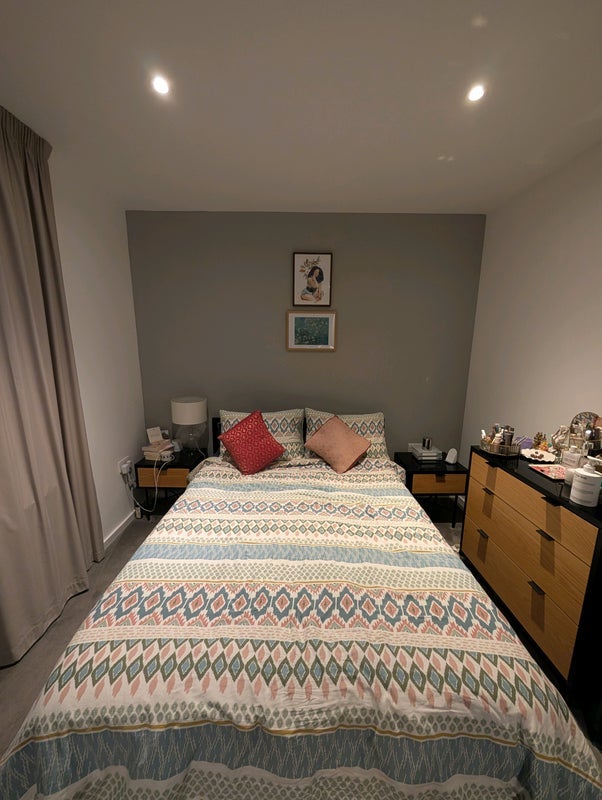 Room Champions Walk in Greater London