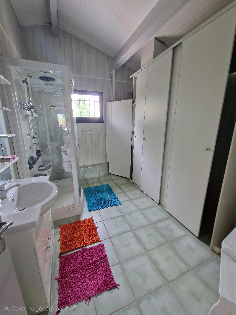 Room Rue des Treilles in Libourne