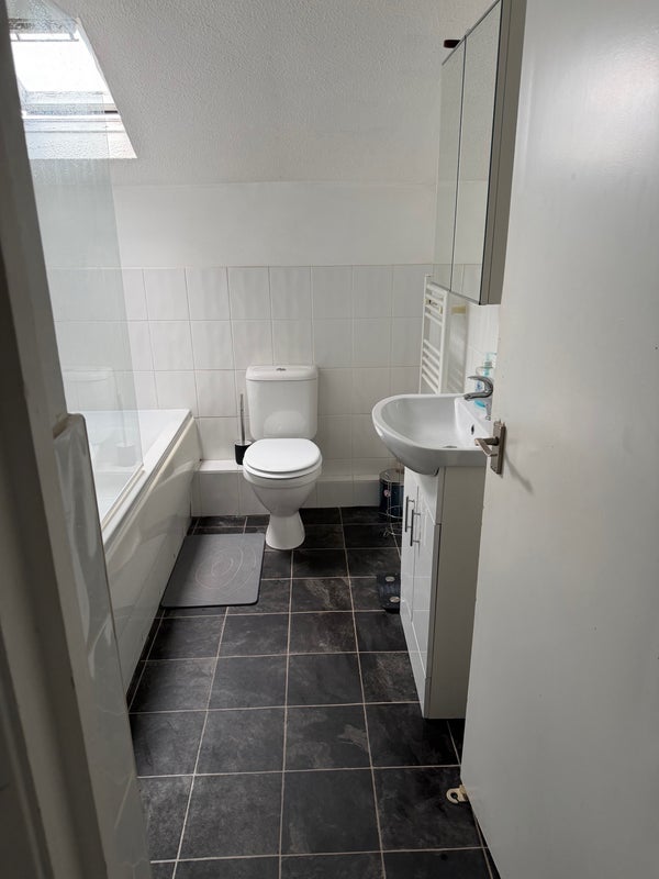 Room Broadfield Road in Greater London