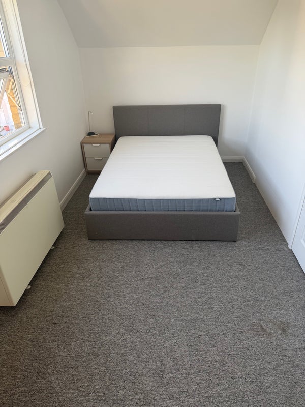 Room Broadfield Road in Greater London