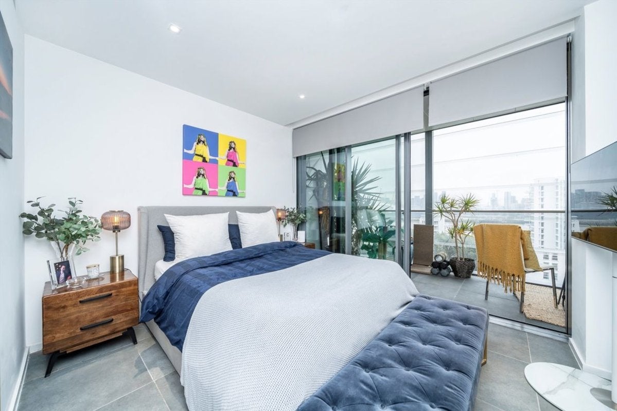 Flat Dollar Bay Place in Greater London