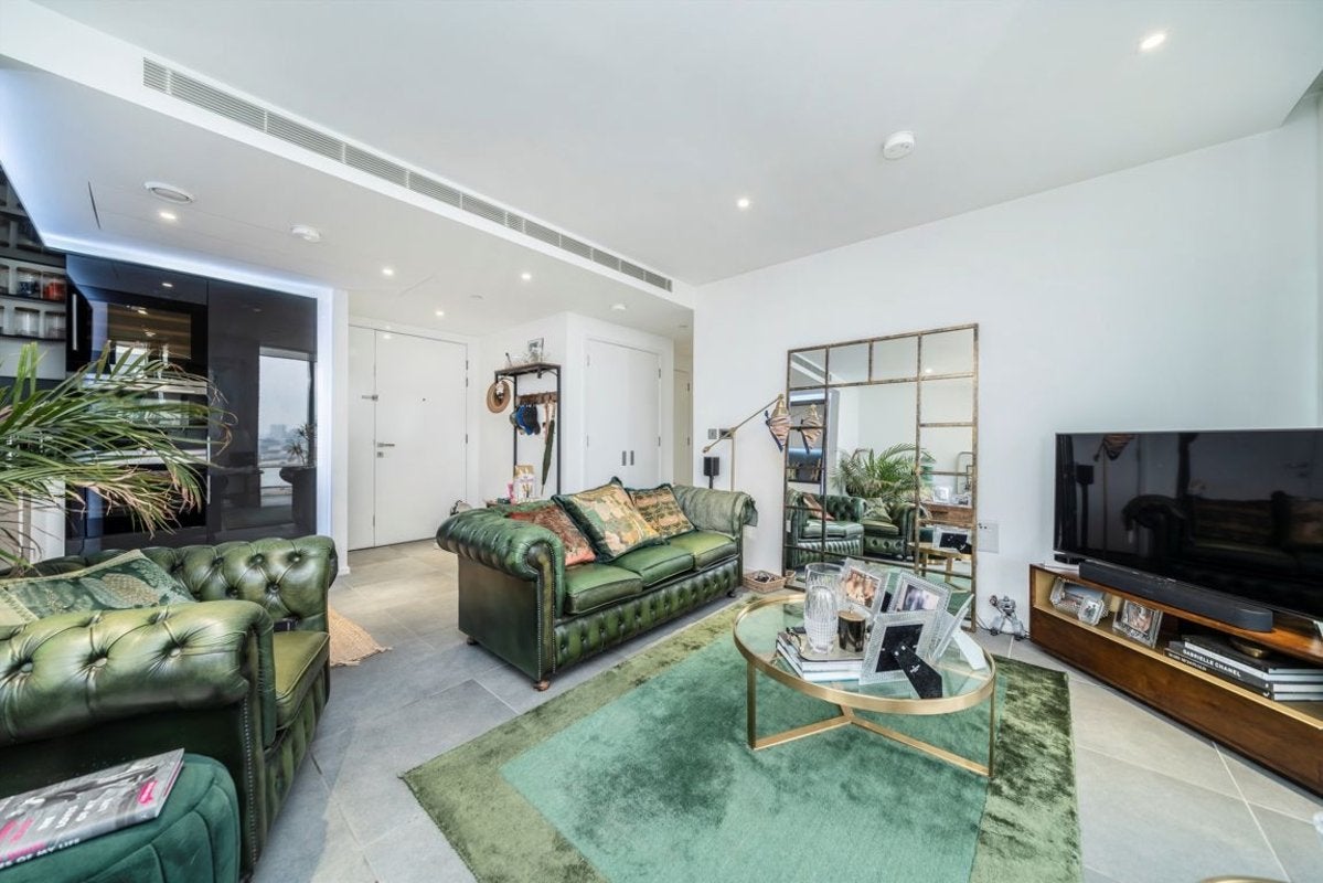 Flat Dollar Bay Place in Greater London