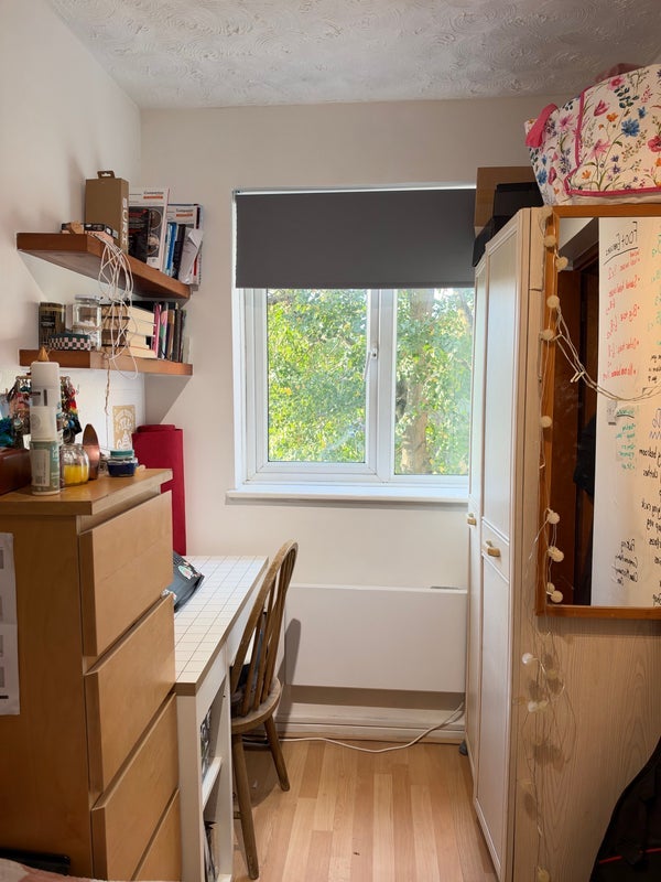 Room Lower Road in Greater London