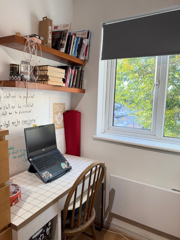 Room Lower Road in Greater London