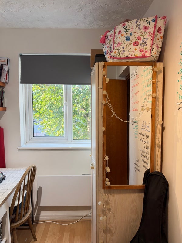 Room Lower Road in Greater London