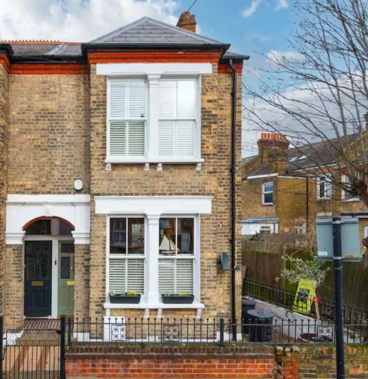 Flat Stella Road in Greater London