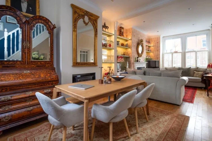 Flat Stella Road in Greater London
