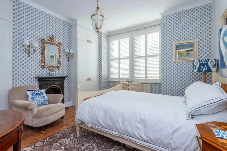 Flat Stella Road in Greater London