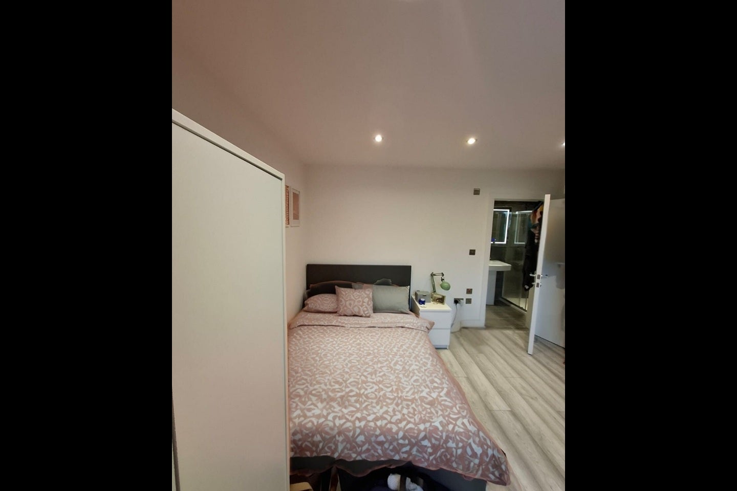 Flat Cranbrook Road in Greater London