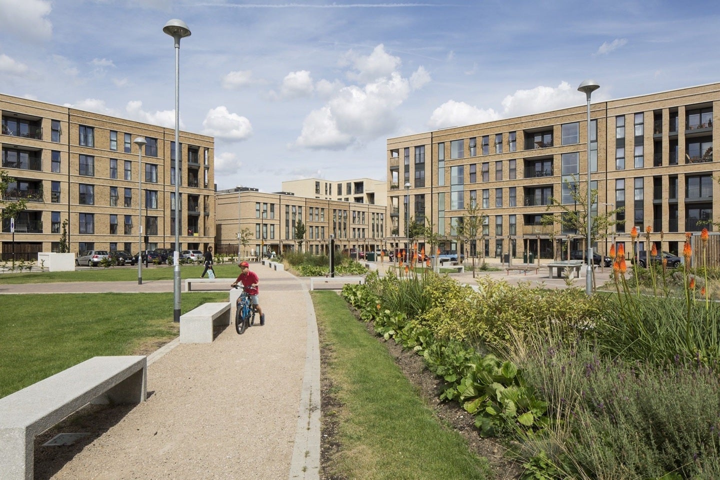 Flat Eythorne Road in Greater London