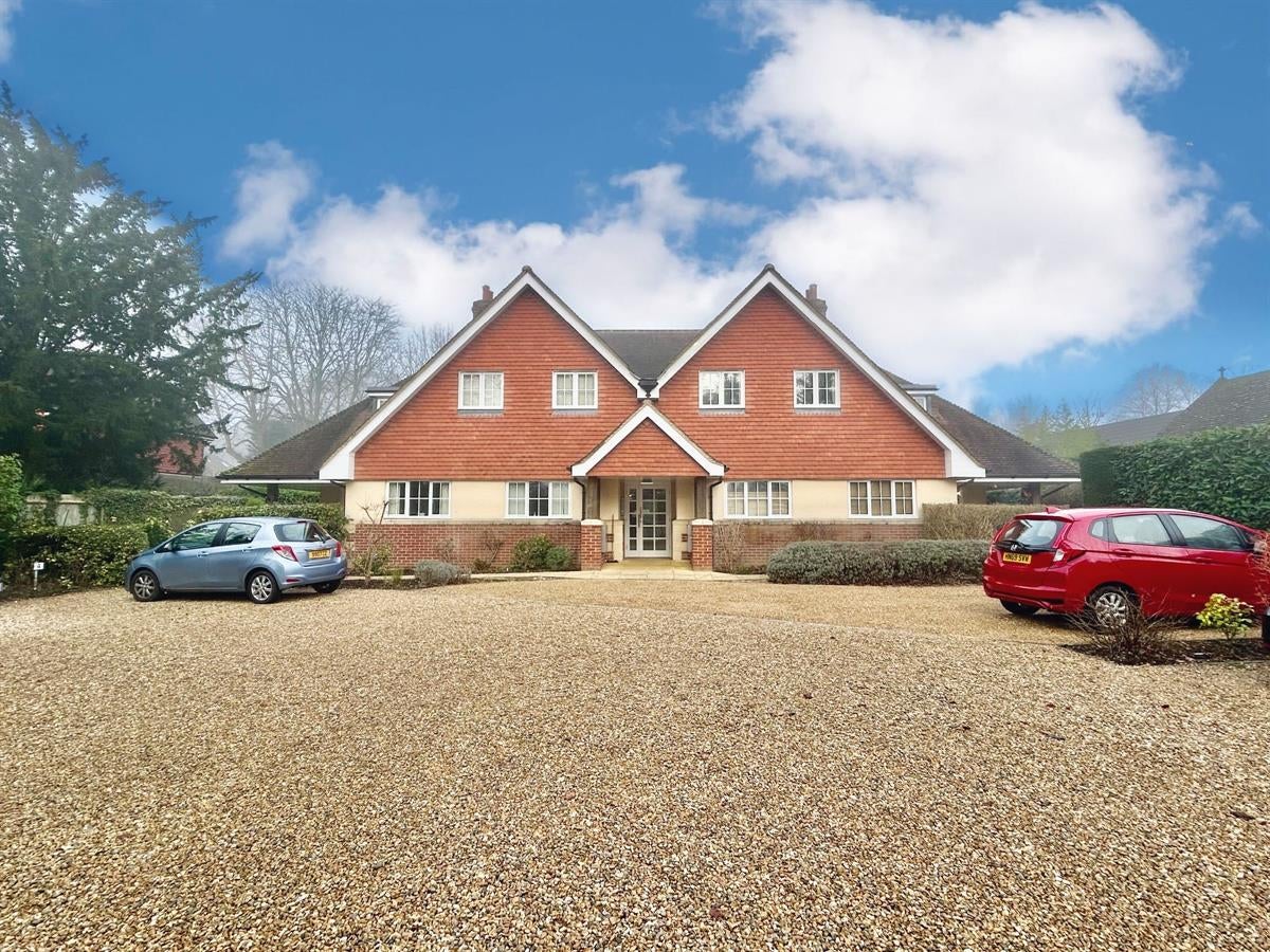 Flat Vicarage Hill in Waverley