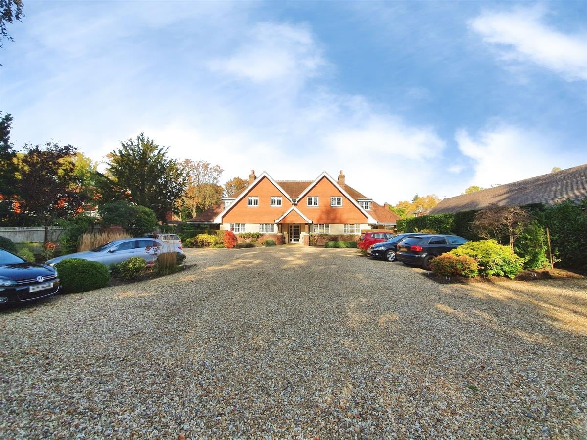 Flat Vicarage Hill in Waverley