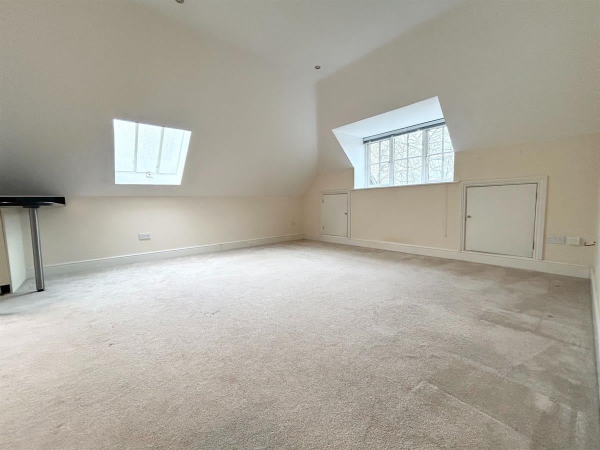 Flat Vicarage Hill in Waverley