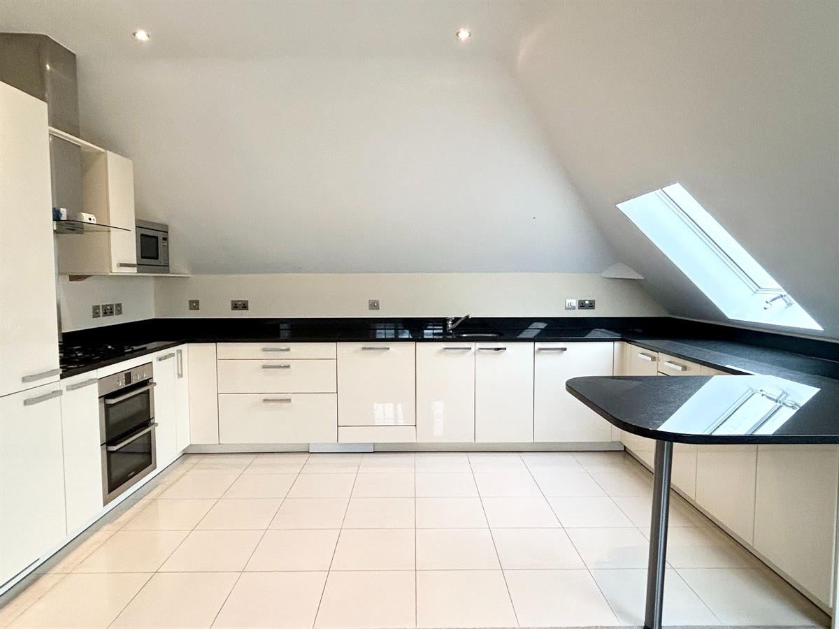 Flat Vicarage Hill in Waverley