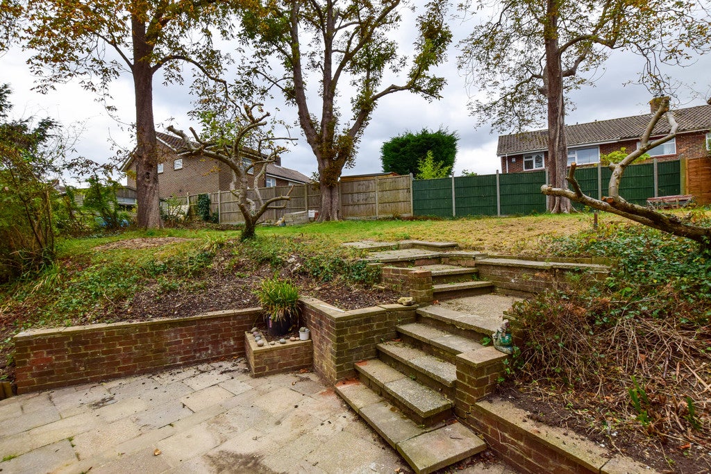 Room Parkfield Close in Crawley