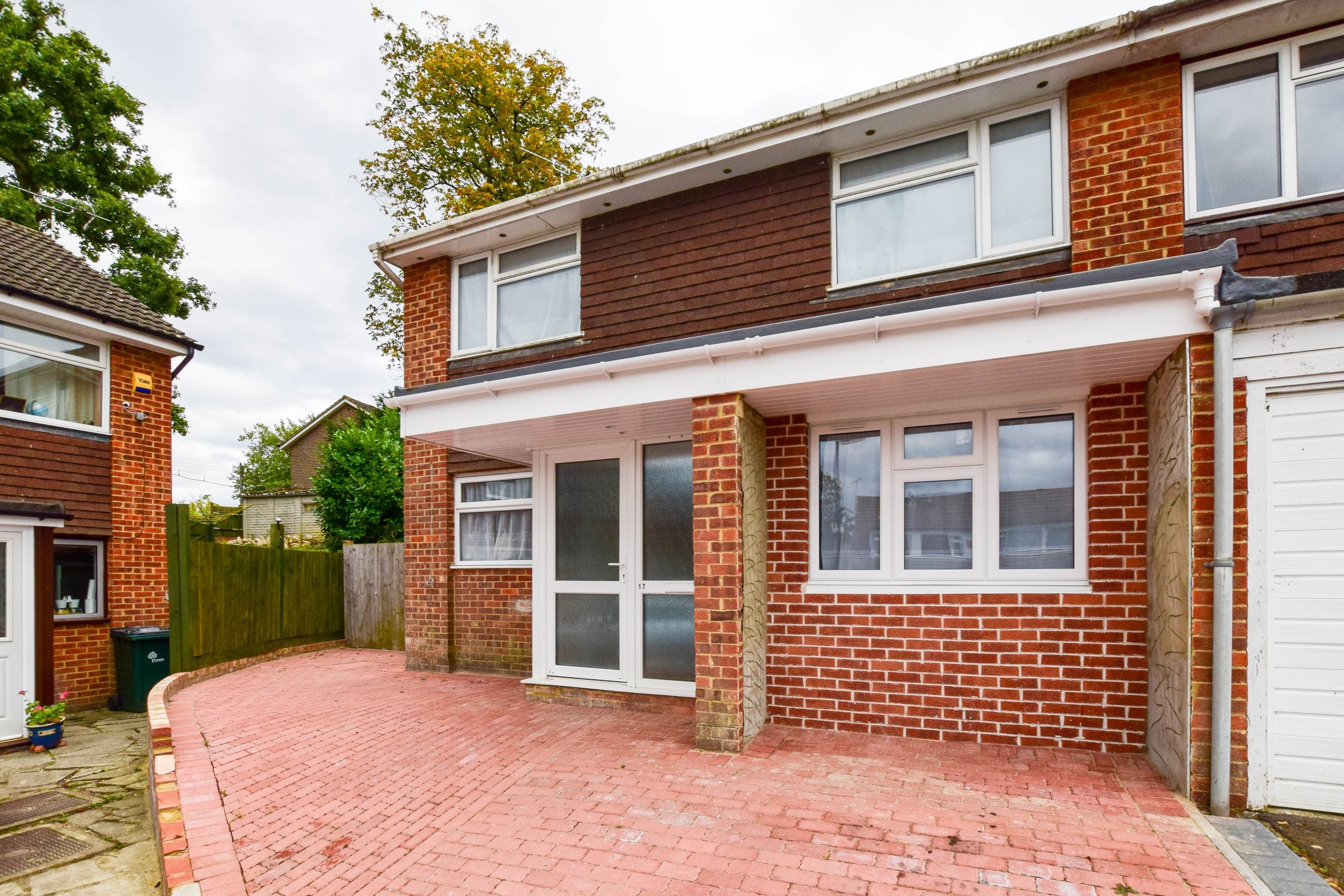 Room Parkfield Close in Crawley