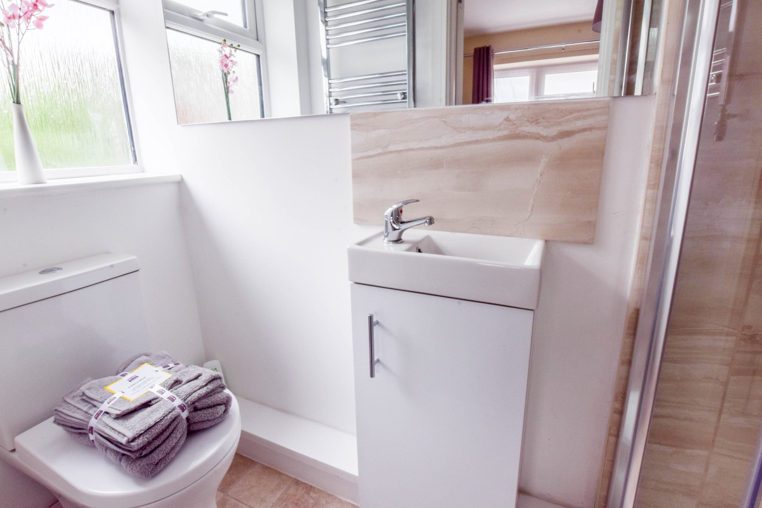 Room Parkfield Close in Crawley