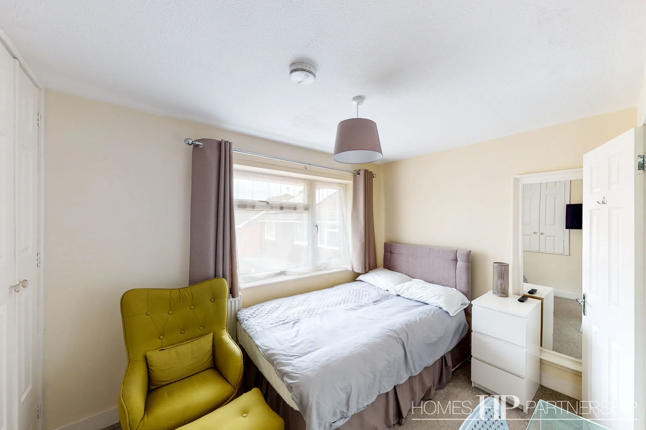 Room Parkfield Close in Crawley
