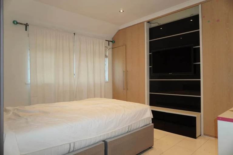 House Forty Lane in Greater London