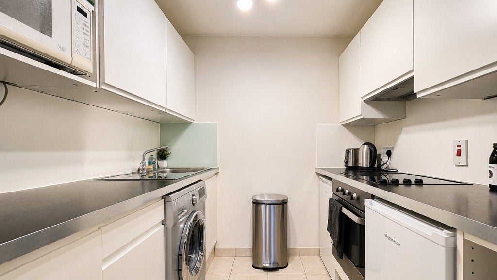 Flat Onslow Gardens in Greater London