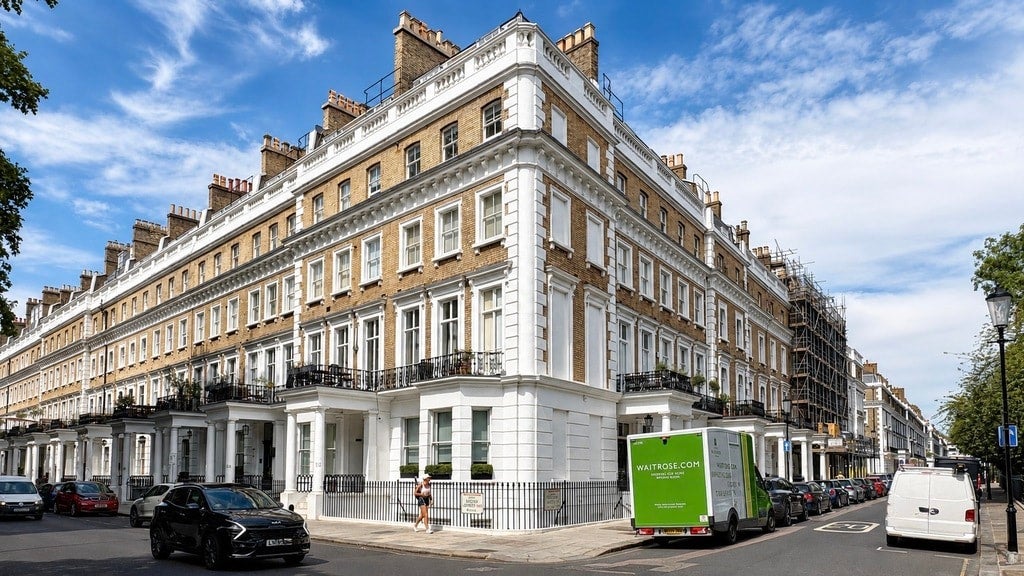 Flat Onslow Gardens in Greater London