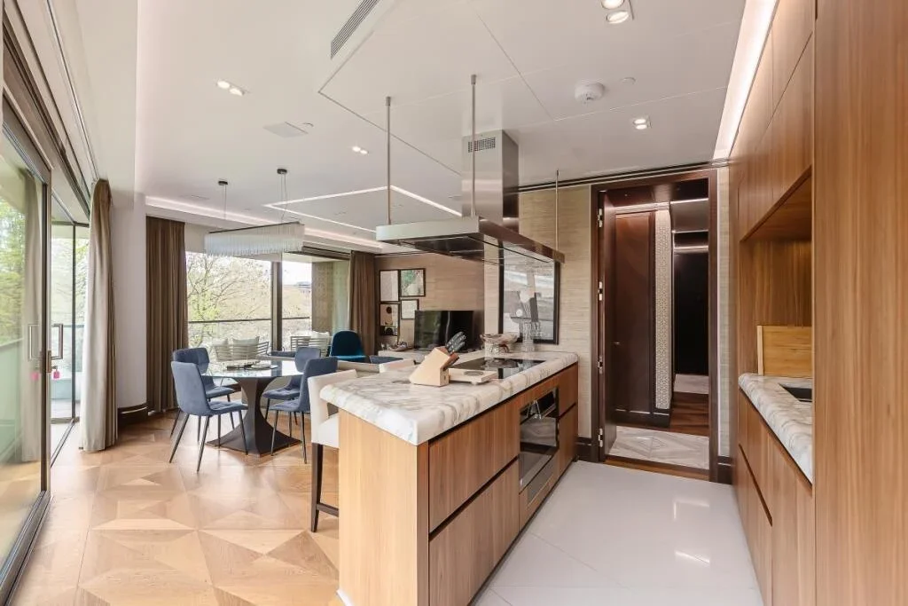 Flat Earls Way in Greater London