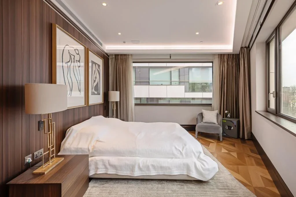 Flat Earls Way in Greater London
