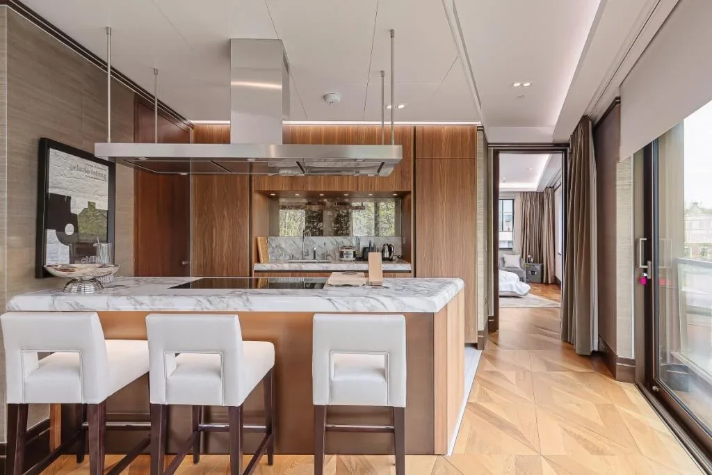 Flat Earls Way in Greater London