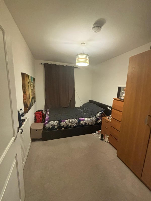 Room Greenfield Road in Greater London