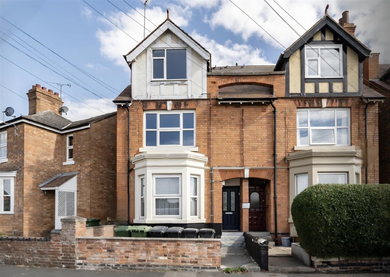 Flat Burford Road in Wychavon