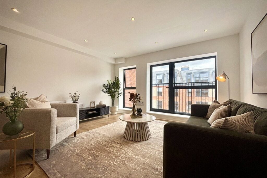 Flat Victoria Road in Rushmoor