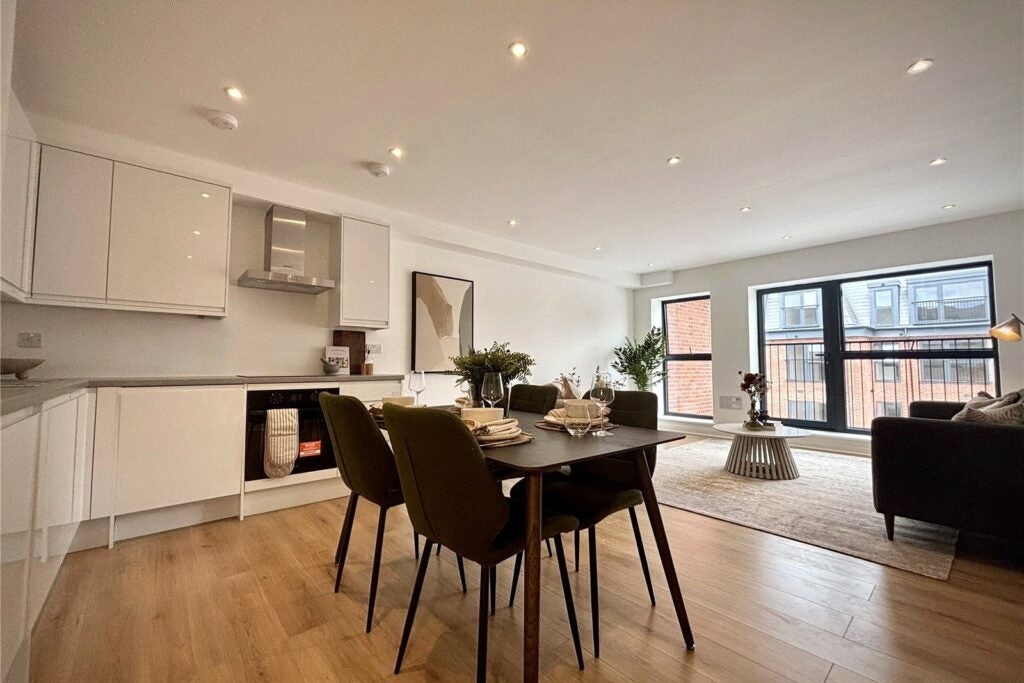 Flat Victoria Road in Rushmoor