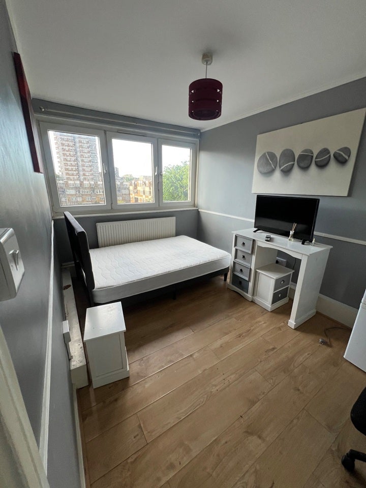 Room Clayton Road in Greater London