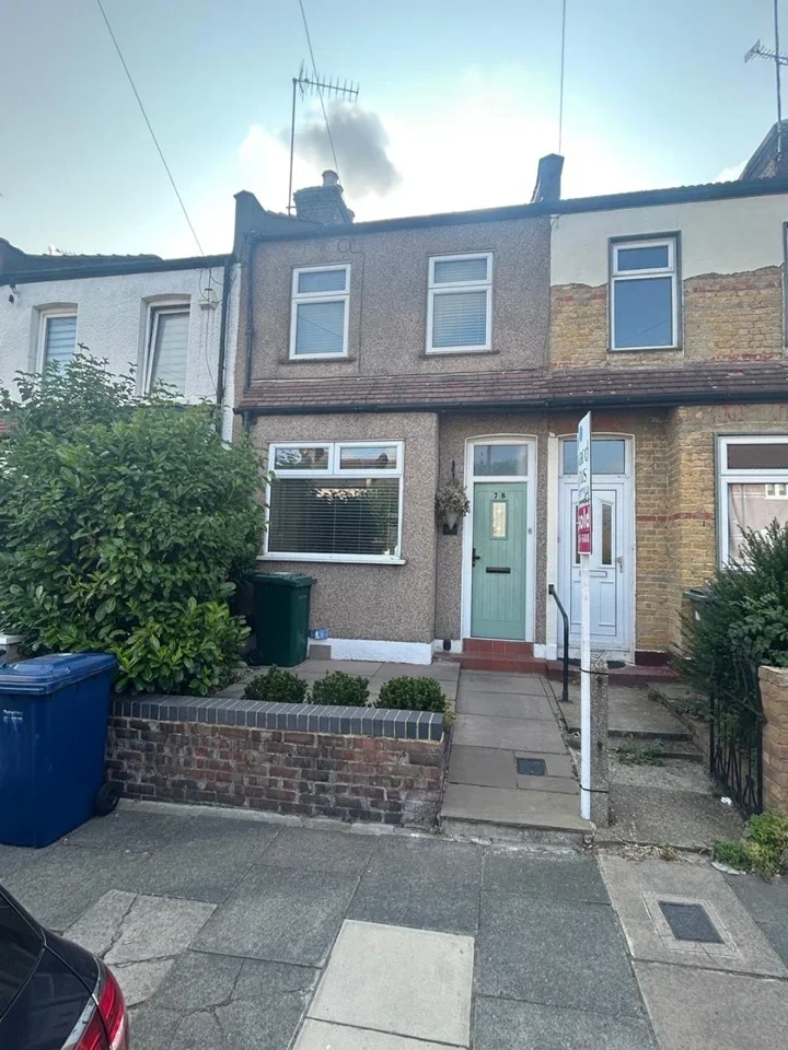 House Brunswick Crescent in Greater London