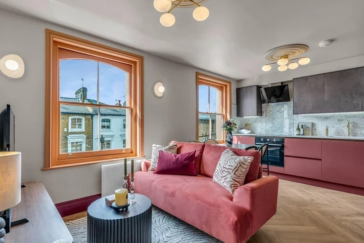 Flat Overstone Road in Greater London