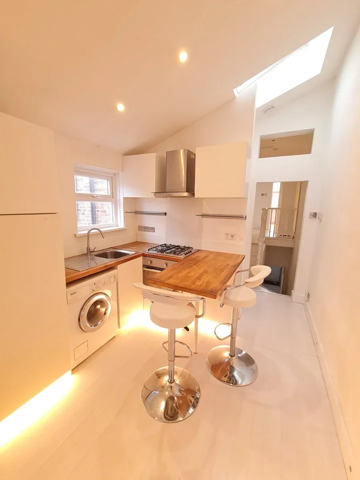 Flat Albert Road in Greater London