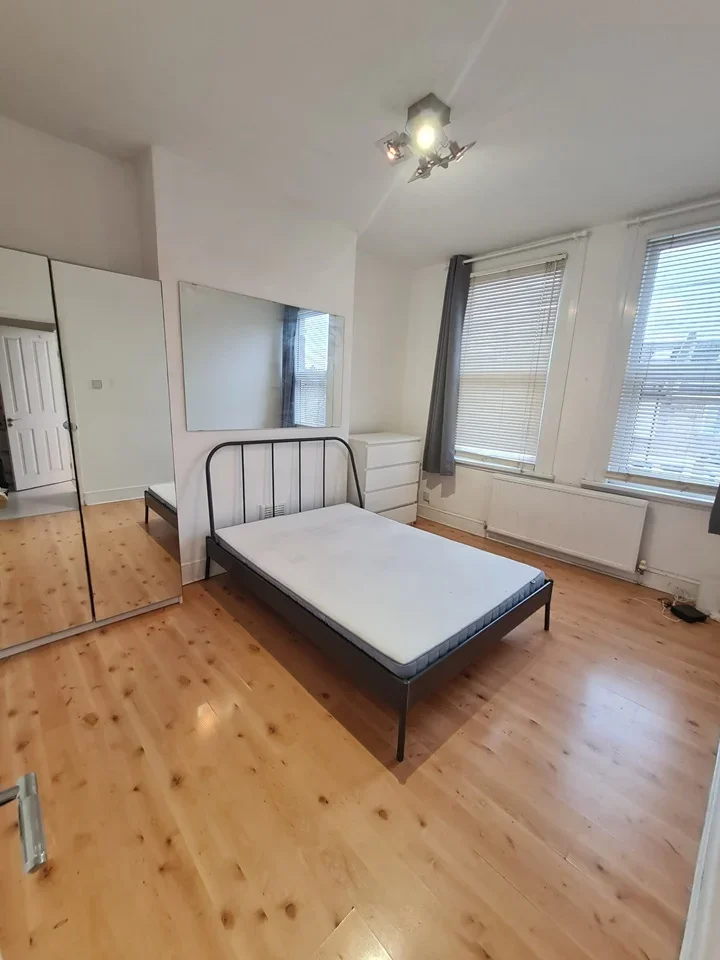 Flat Albert Road in Greater London