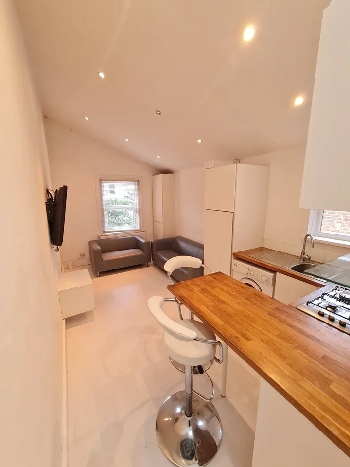 Flat Albert Road in Greater London