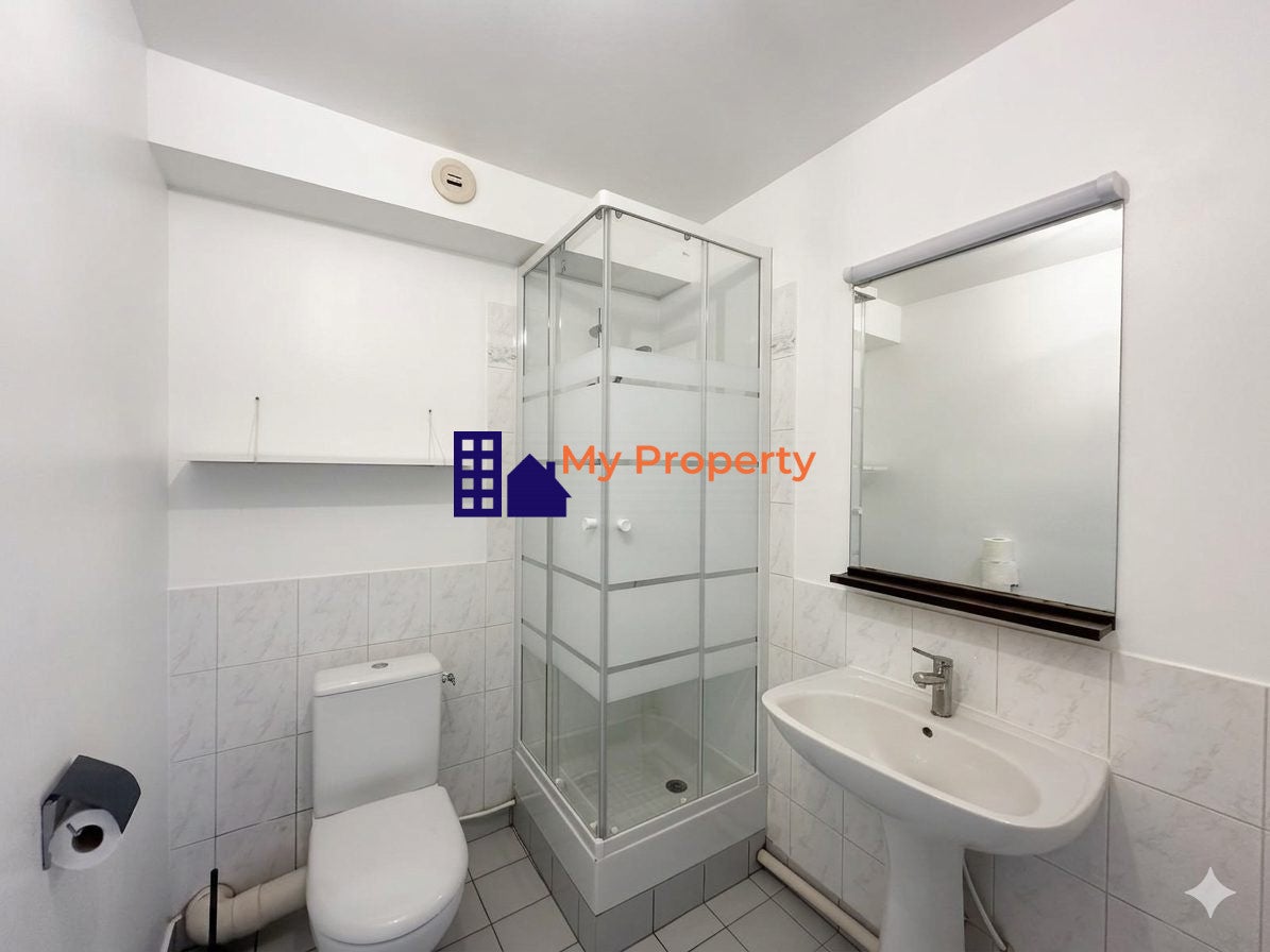 Room Rue Condorcet in Houilles