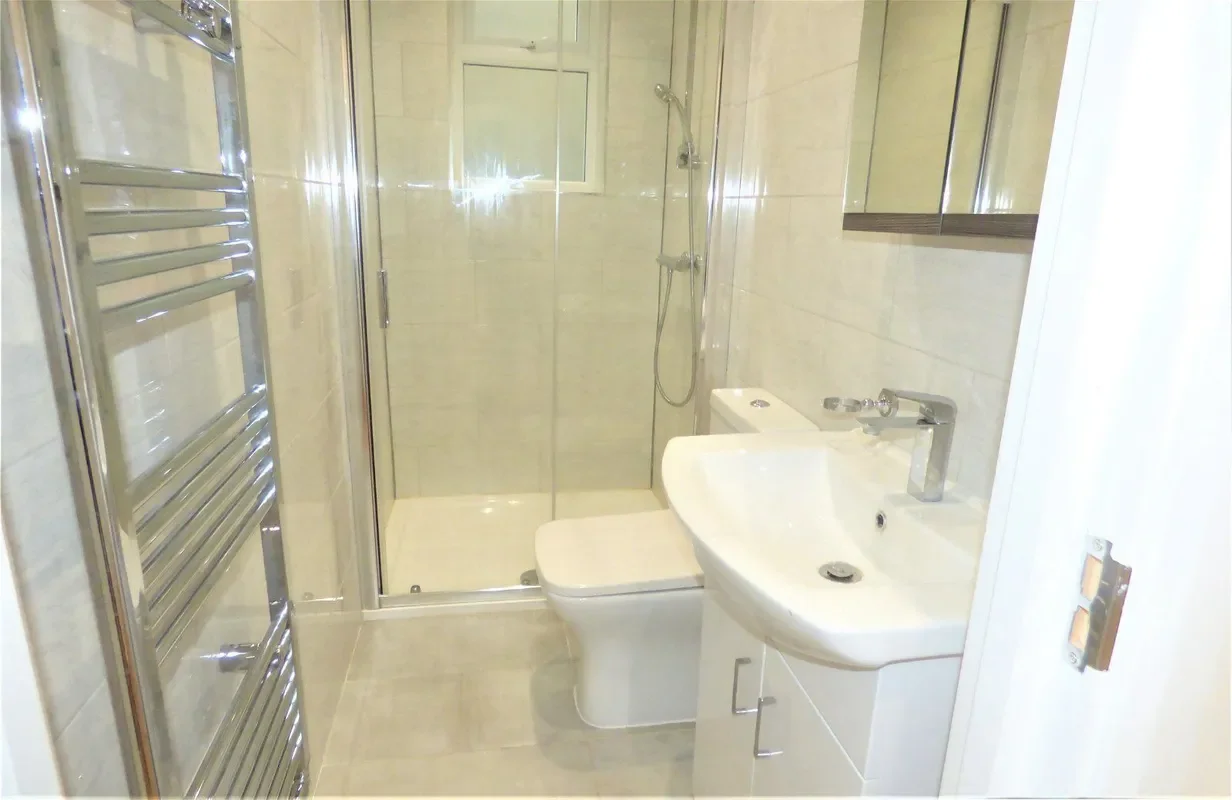Flat Blyth Road in Greater London
