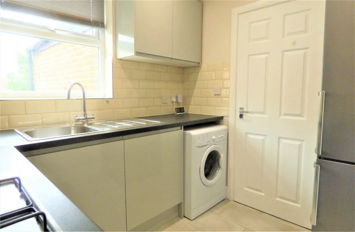 Flat Blyth Road in Greater London