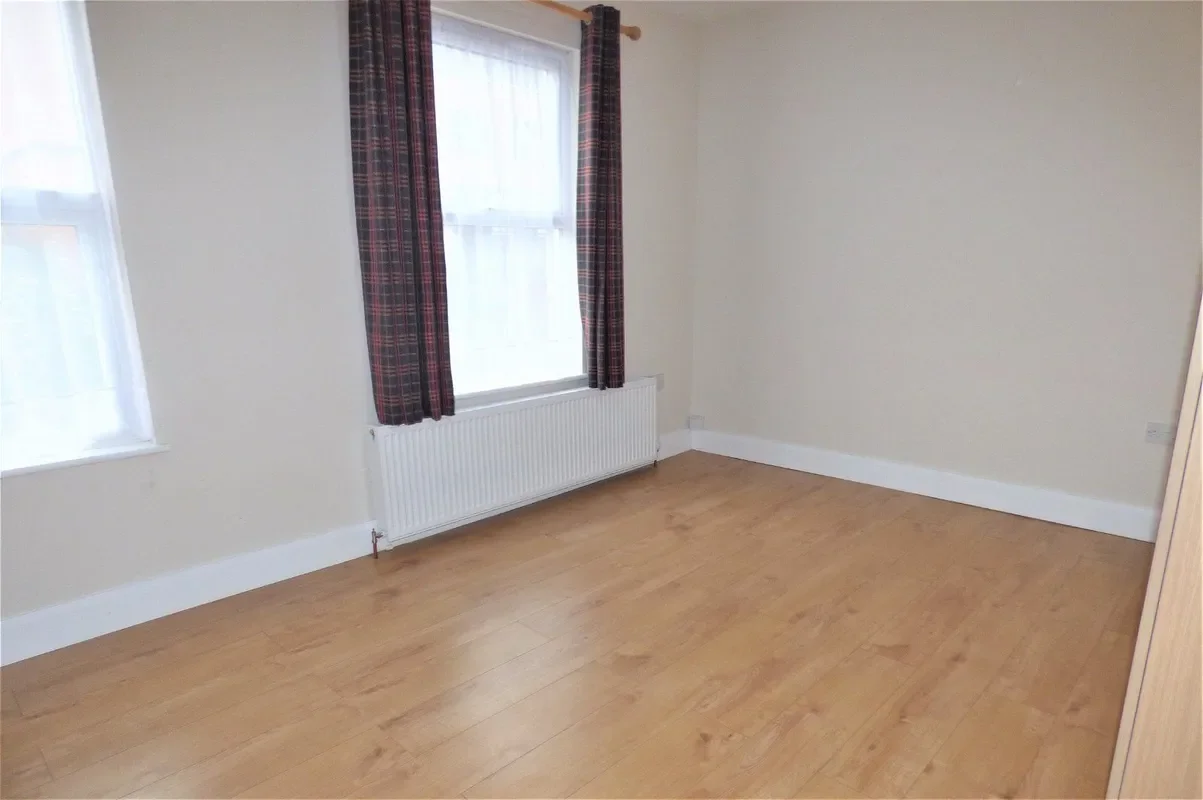Flat Blyth Road in Greater London