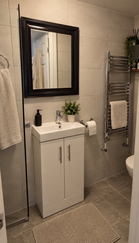 Room Richmond Way in Greater London