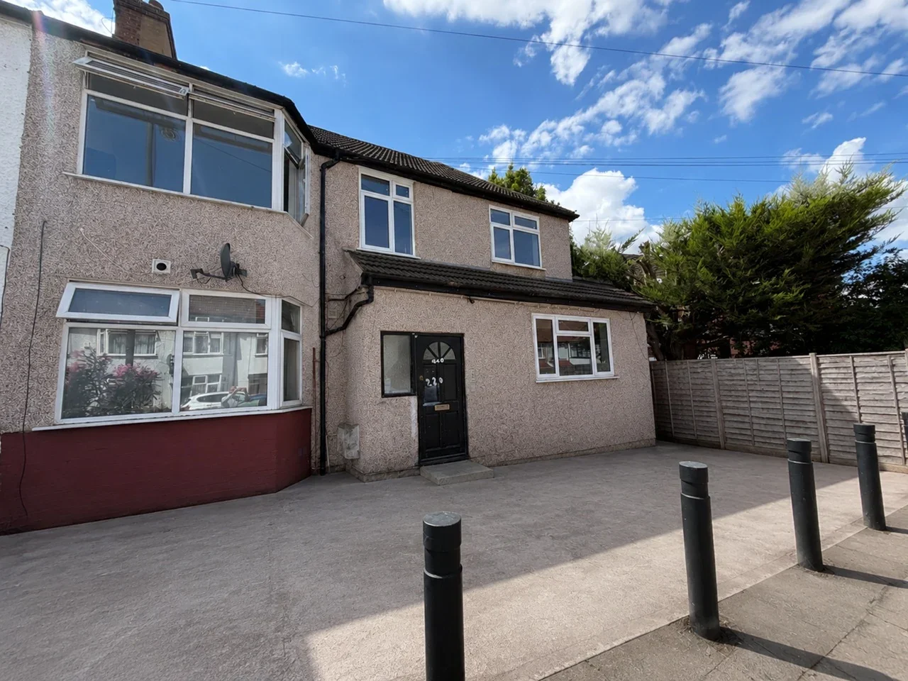 Flat Byron Road in Greater London