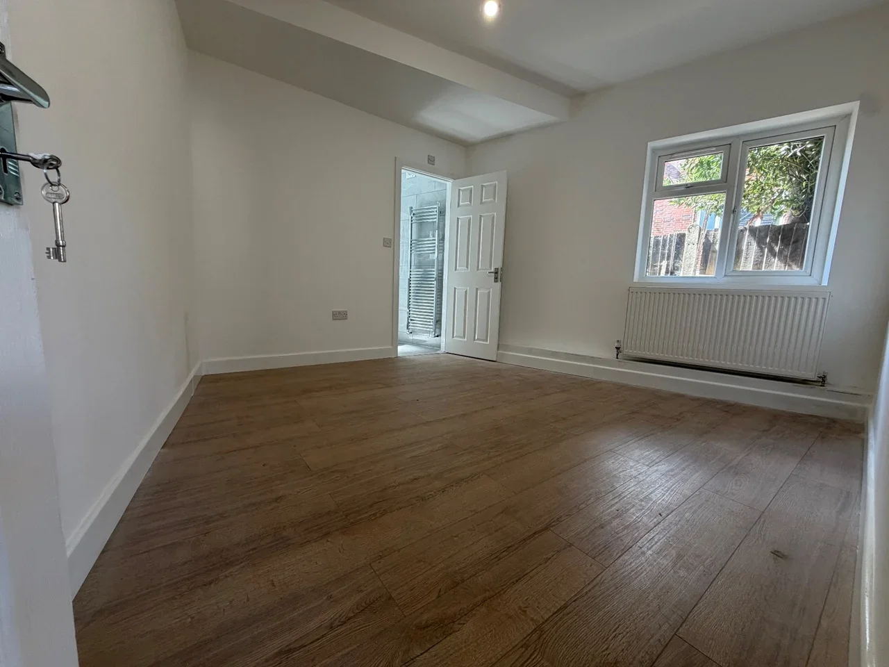 Flat Byron Road in Greater London
